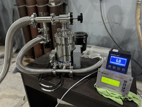 Фото Комплект высоковакуумного насоса Leaklab 100/300 для откачки резервуаров при контроле герметичности. Течеискатели и вакуумные насосы. Датчики.